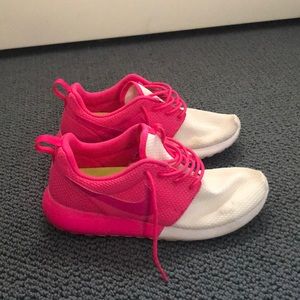 Nike Rosche Runs Pink and White